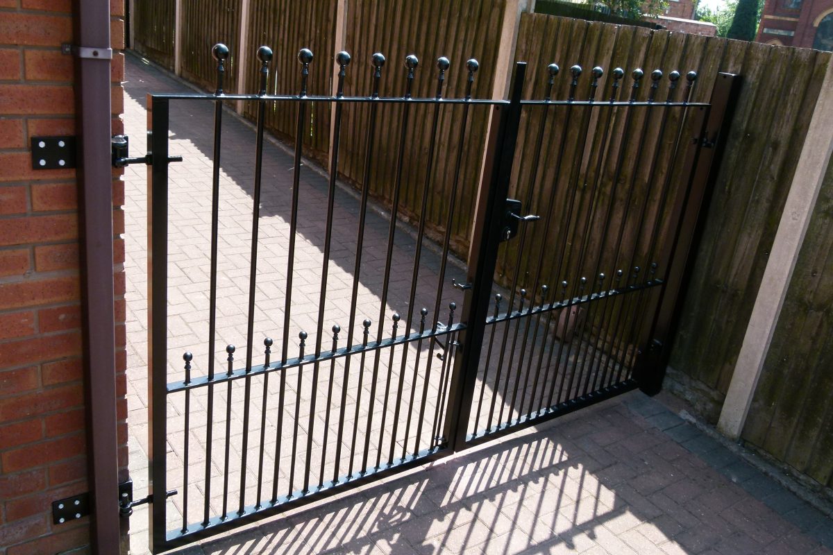 Why Everyone Should Invest in Wrought Iron Gates